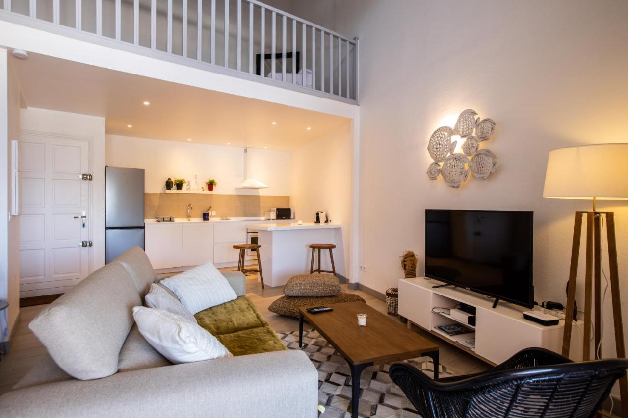 Stunning New Apartment With View Of Orient Bay Quarter of Orleans 외부 사진