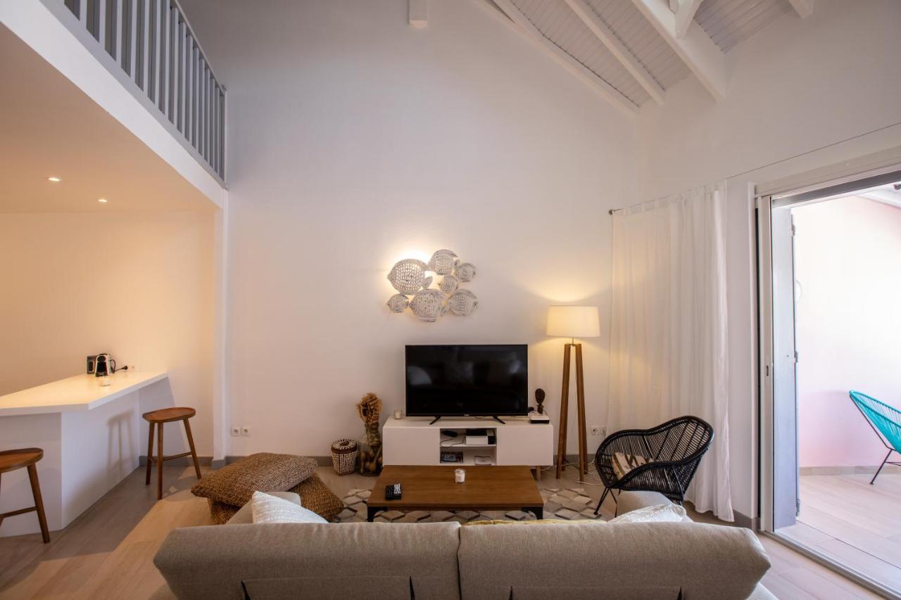 Stunning New Apartment With View Of Orient Bay Quarter of Orleans 외부 사진