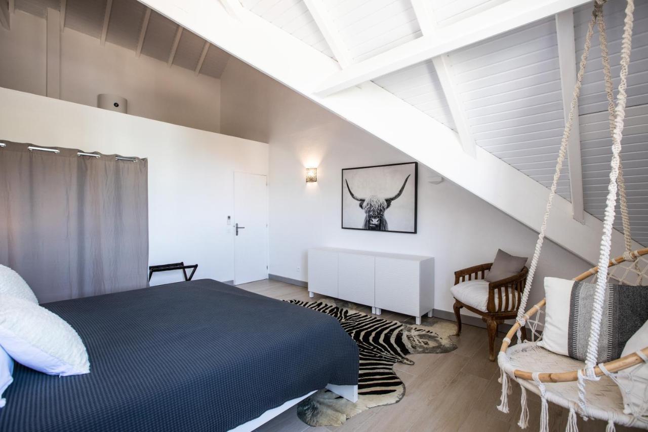 Stunning New Apartment With View Of Orient Bay Quarter of Orleans 외부 사진