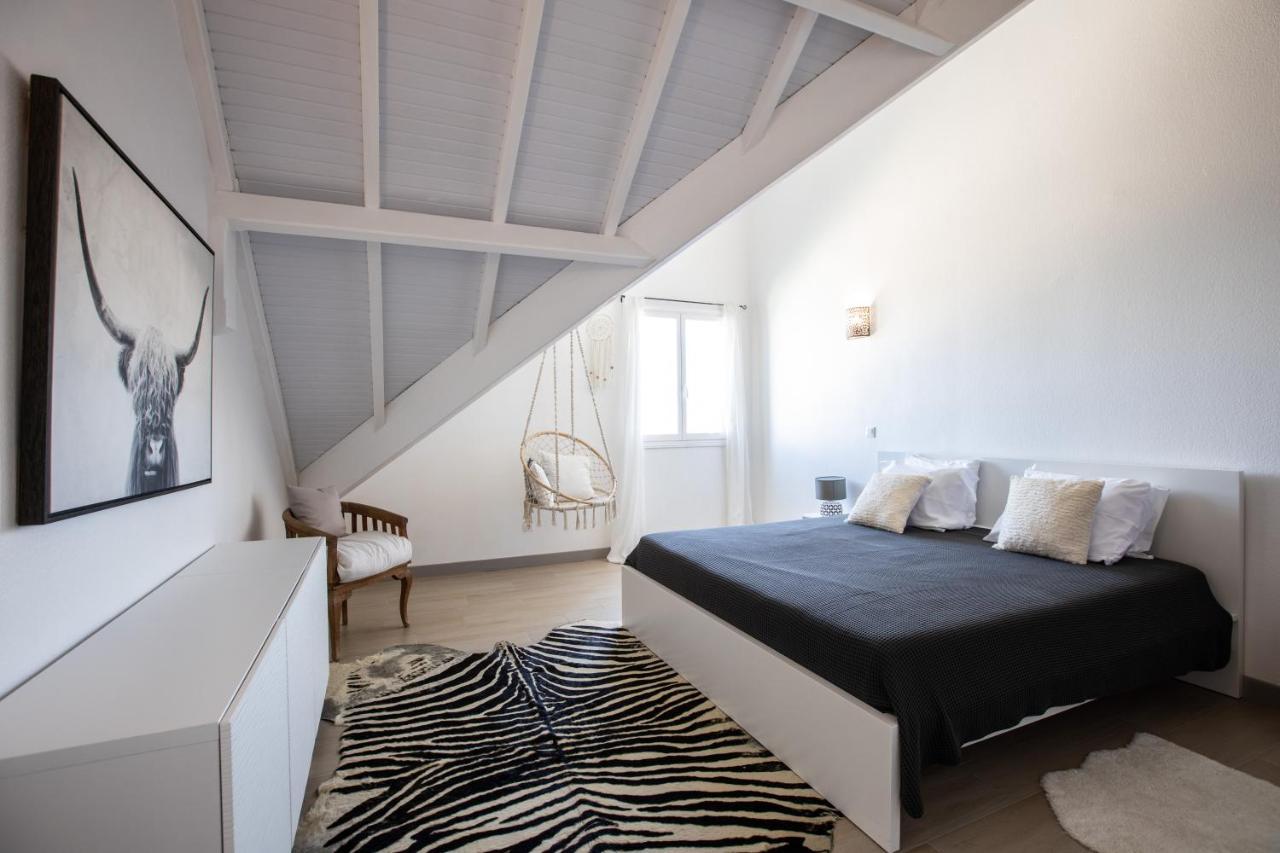 Stunning New Apartment With View Of Orient Bay Quarter of Orleans 외부 사진